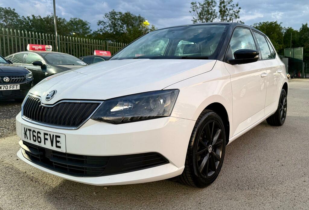 Skoda Fabia Colour Edition White #3