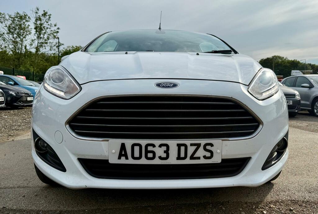 Ford Fiesta Titanium White #2