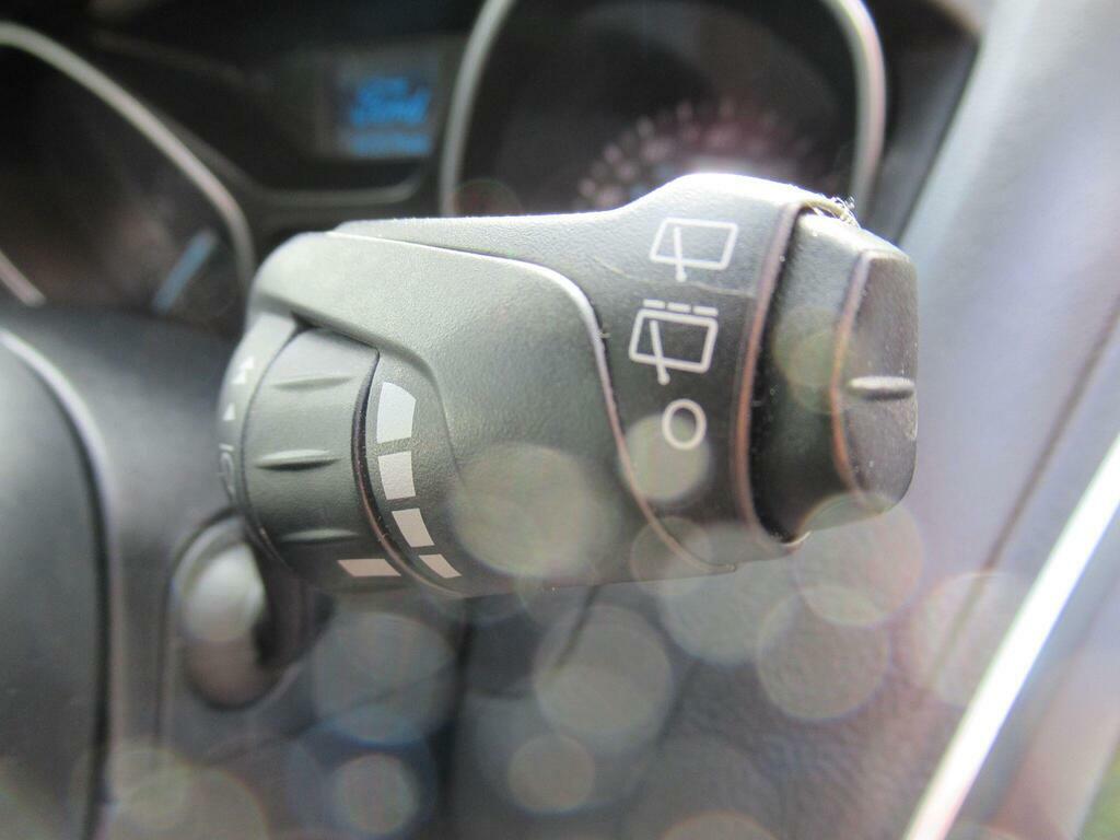 Ford Focus 1.0 Titanium 124 Bhp Silver #20