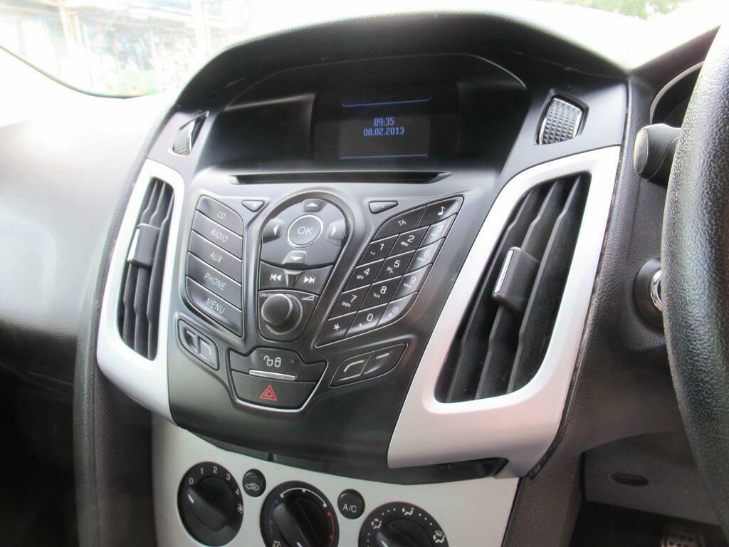 Ford Focus 1.0 Titanium 124 Bhp Silver #15