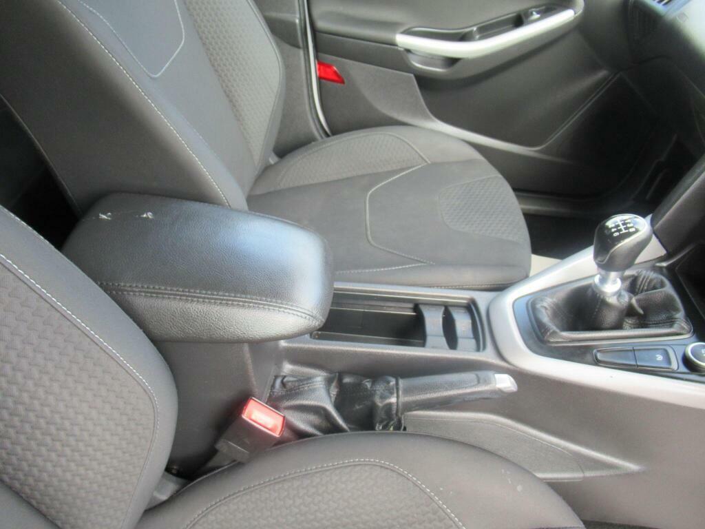 Ford Focus 1.0 Ecoboost 125 Zetec White #24