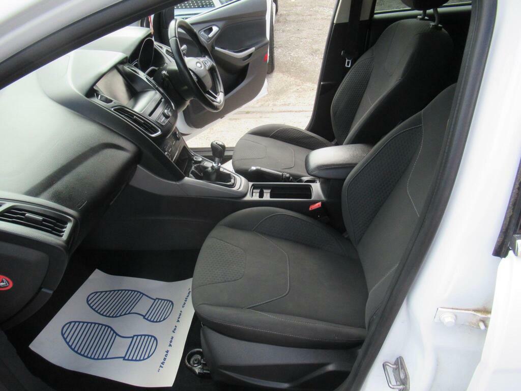 Ford Focus 1.0 Ecoboost 125 Zetec White #29
