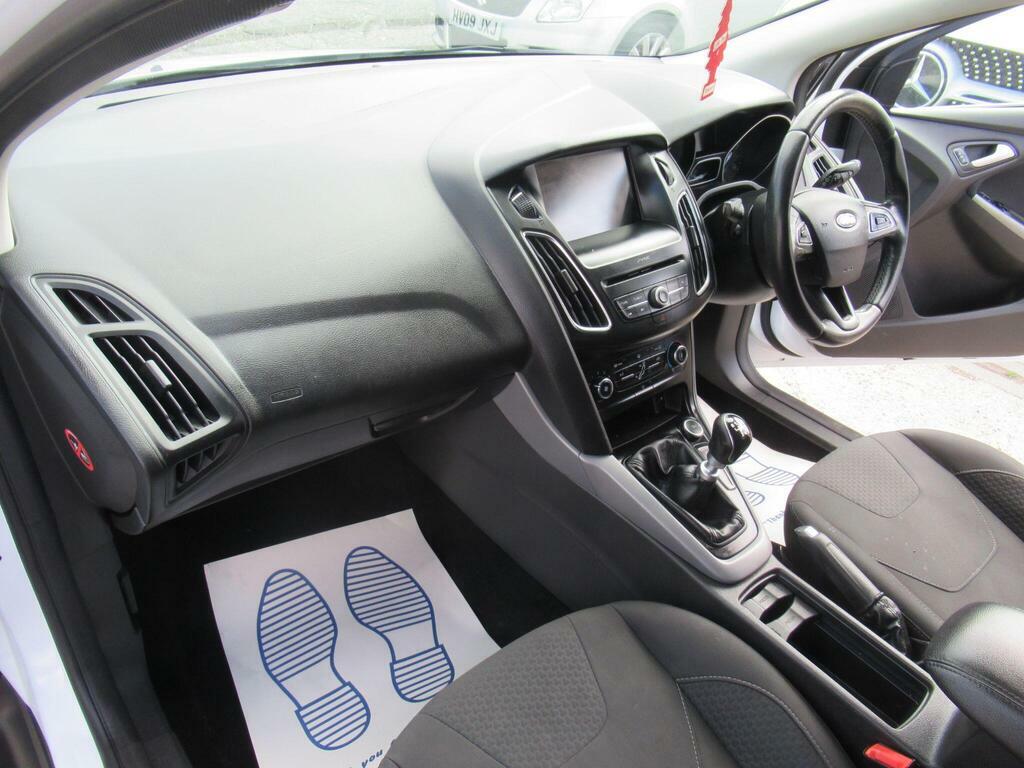 Ford Focus 1.0 Ecoboost 125 Zetec White #31