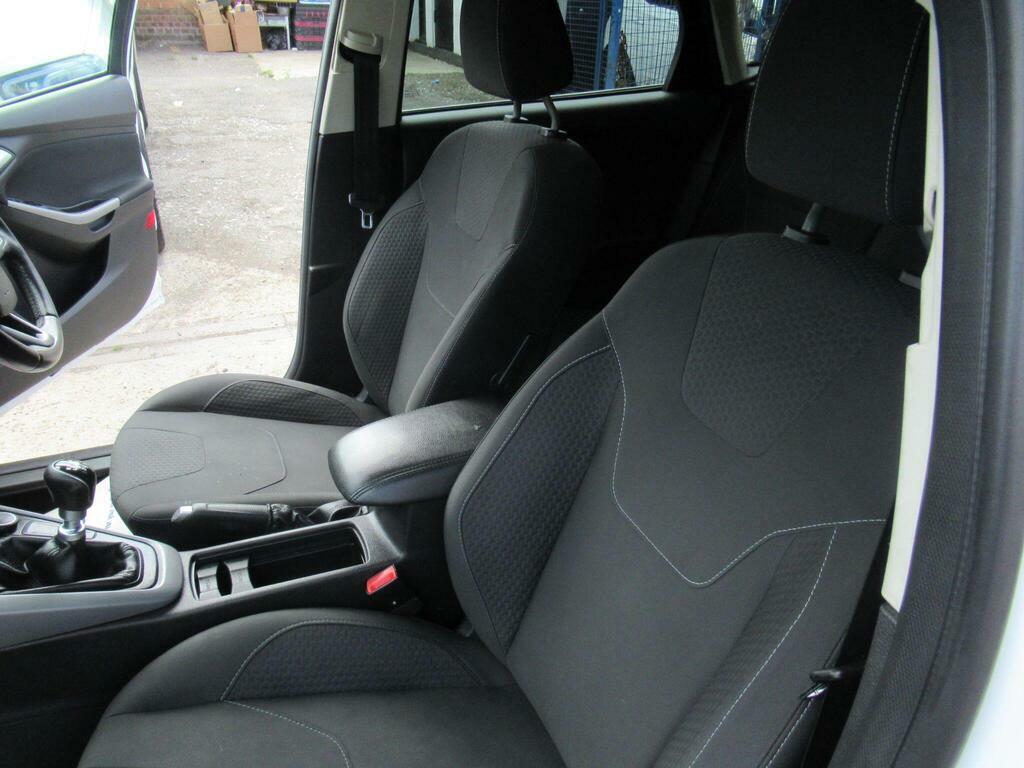 Ford Focus 1.0 Ecoboost 125 Zetec White #30