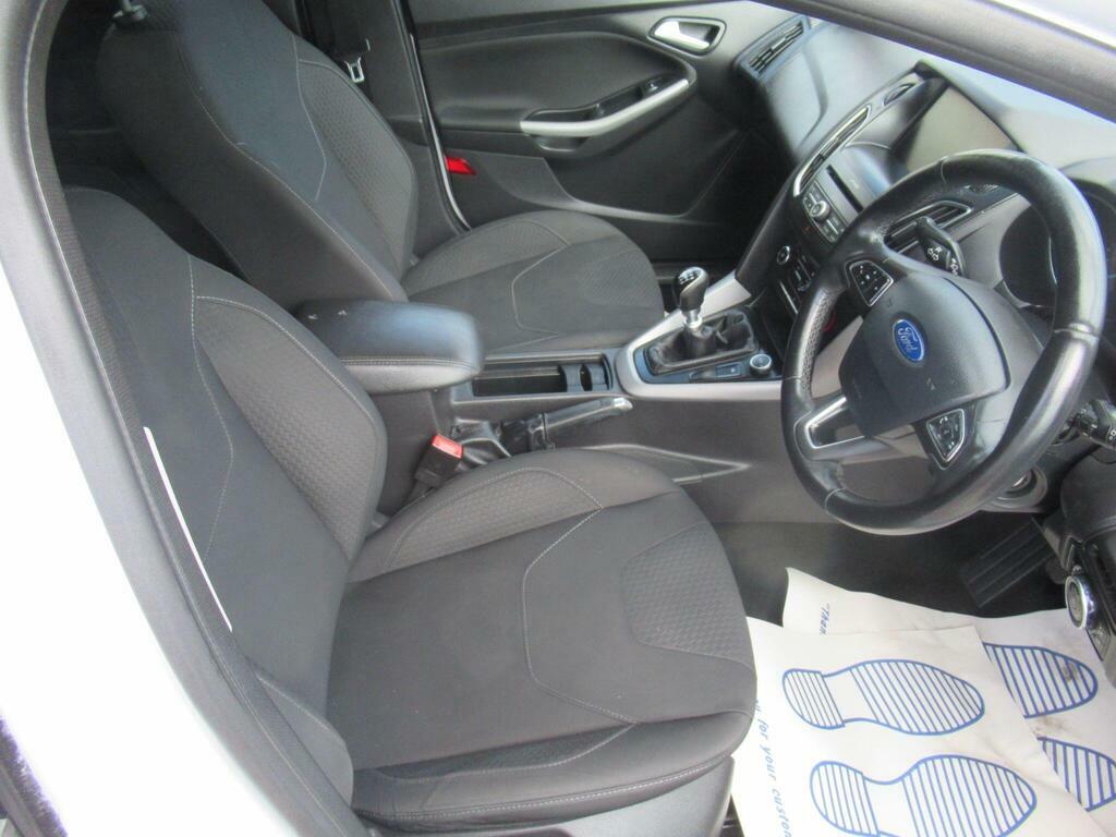 Ford Focus 1.0 Ecoboost 125 Zetec White #13