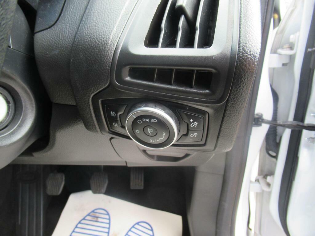 Ford Focus 1.0 Ecoboost 125 Zetec White #17