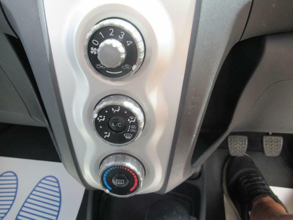 Toyota Yaris 1.3 T Spirit Multimode Silver #24