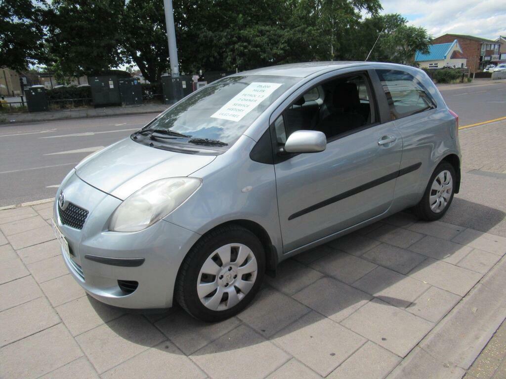 Toyota Yaris 1.3 Vvt-i T3 Silver #2