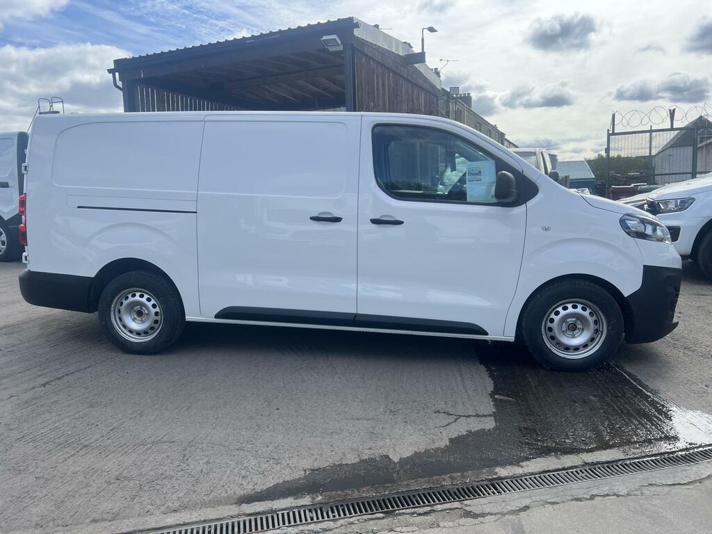 Vauxhall Vivaro 1.5 Turbo D 2900 Dynamic Panel Van 6Dr Manu KV22ZXA White #3