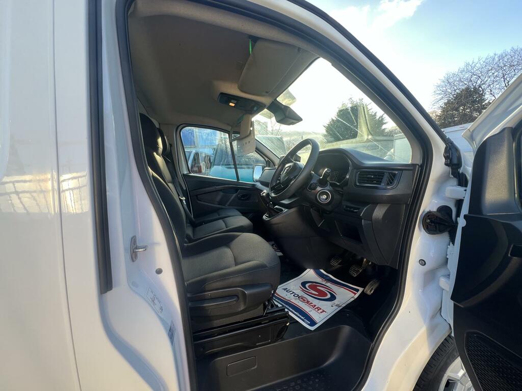 Renault Trafic Business White #2