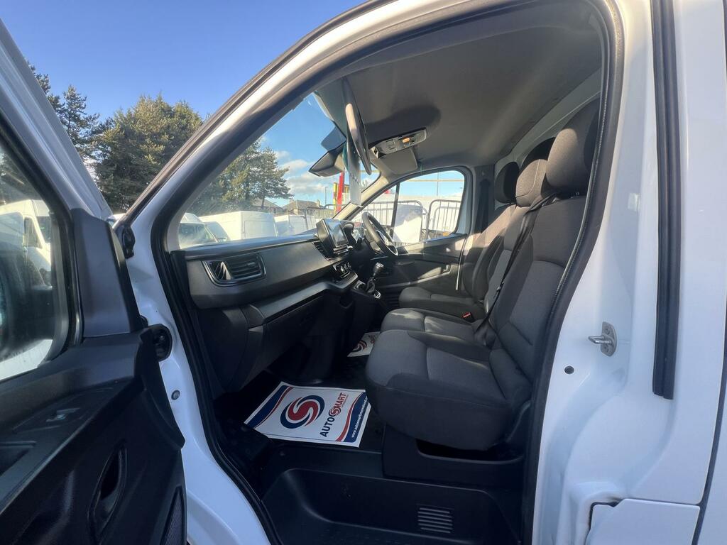 Renault Trafic Business White #3