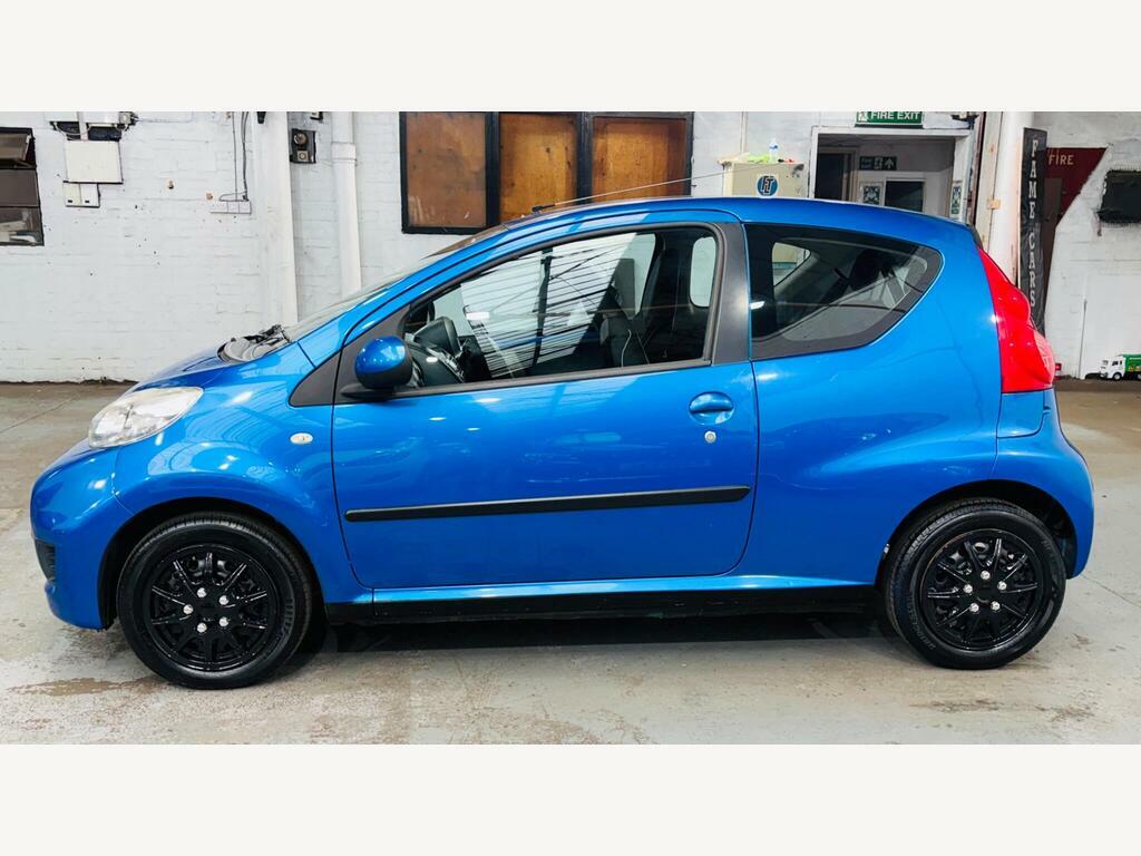 Peugeot 107 Red #8