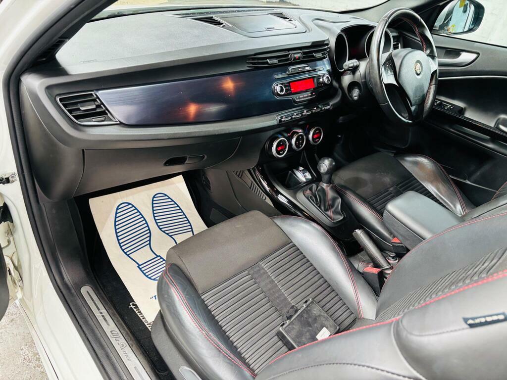 Alfa Romeo Giulietta Hatchback Black #12