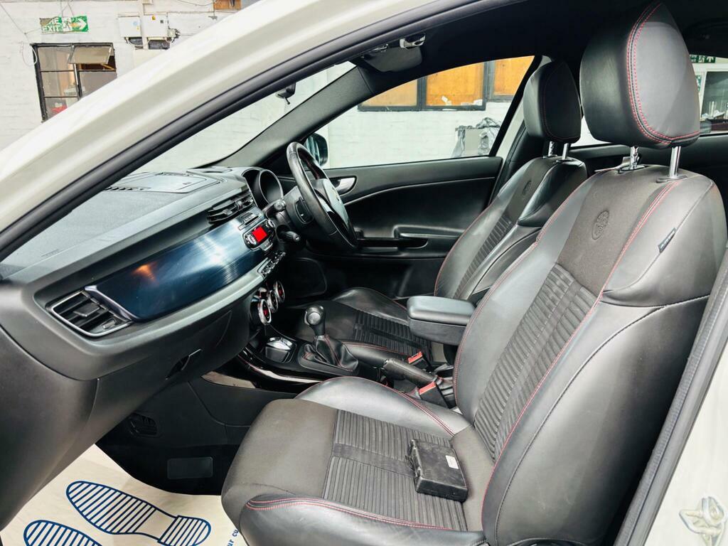 Alfa Romeo Giulietta Hatchback Black #13