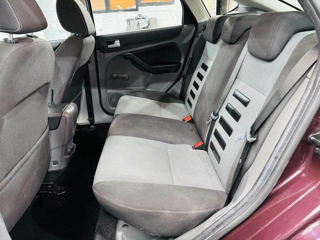 Ford Focus Zetec 5-Door Grey #16