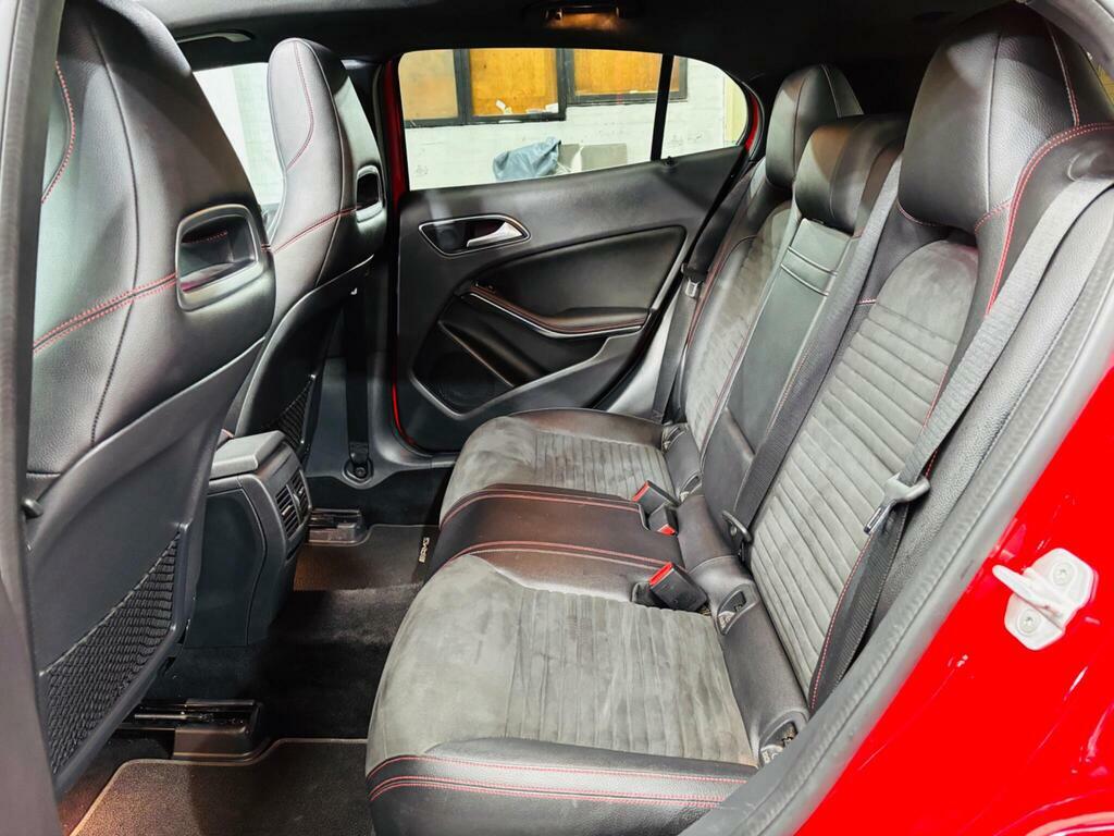 Mercedes-Benz GLA Class Gla 220 D #14