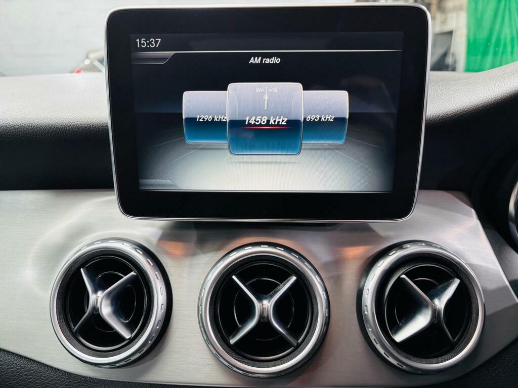 Mercedes-Benz GLA Class Gla 220 D #22