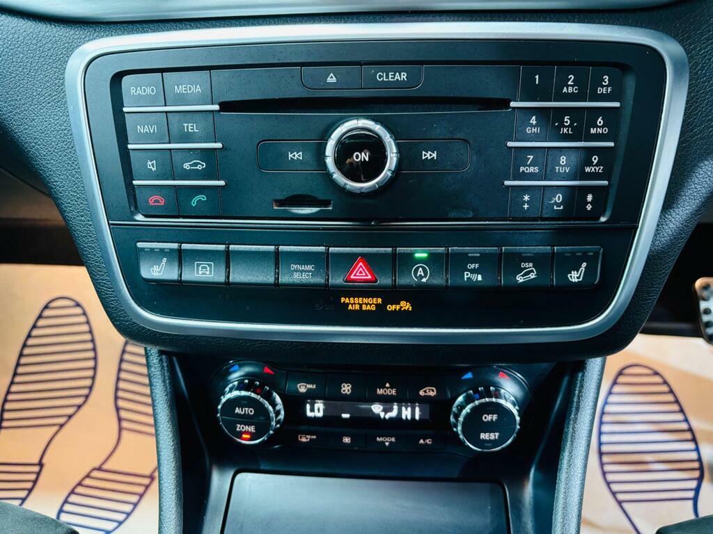 Mercedes-Benz GLA Class Gla 220 D #26