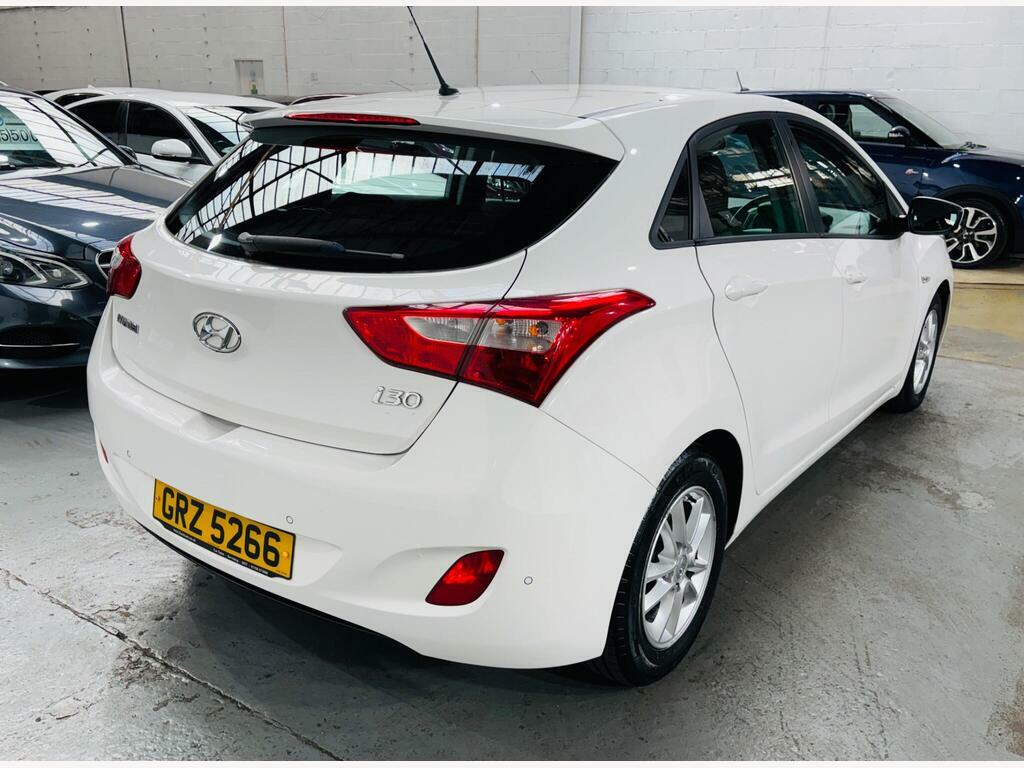Hyundai I30 1.6 Crdi Active Euro 5 White #4