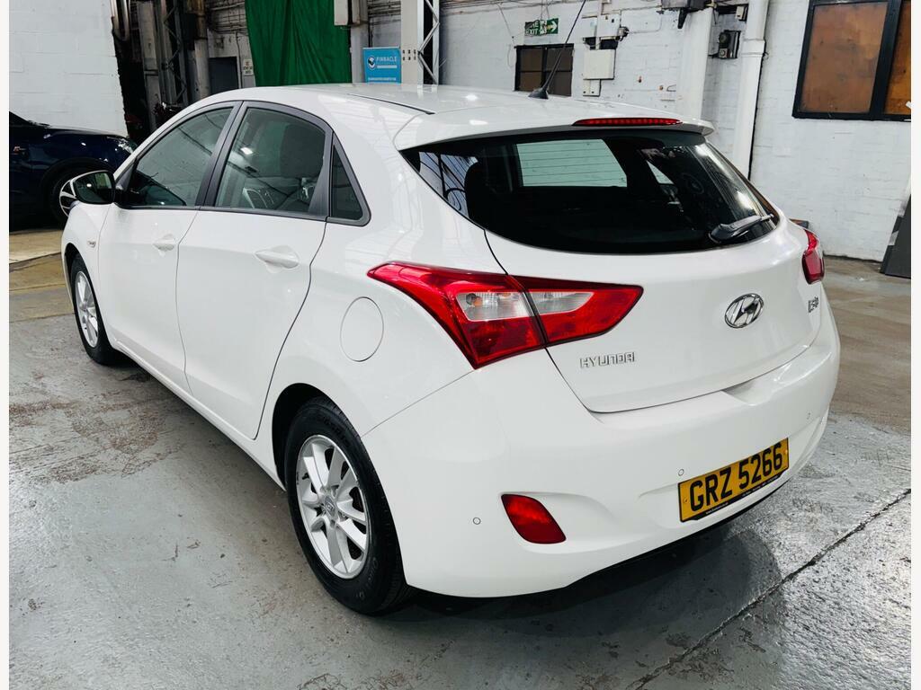 Hyundai I30 1.6 Crdi Active Euro 5 White #6