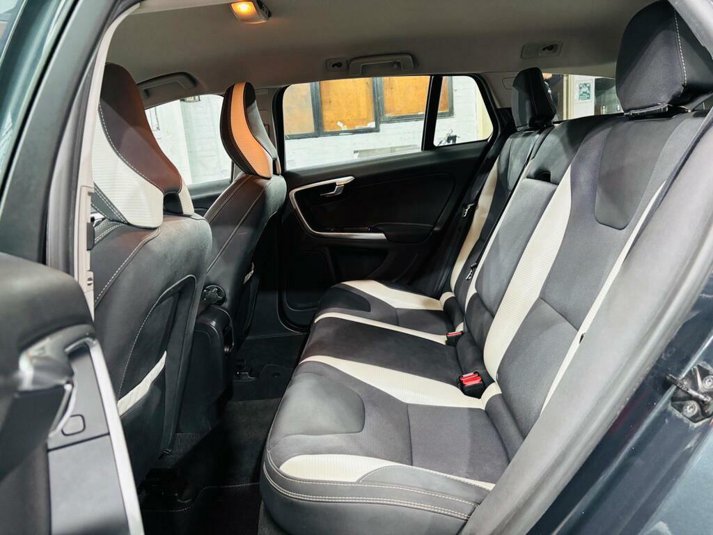 Volvo V60 V60 Se Lux D3 Red #14
