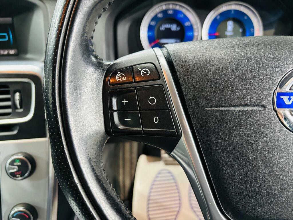 Volvo V60 V60 Se Lux D3 Red #18