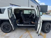 Toyota FJ Cruiser 4.0 V6 Beige #41