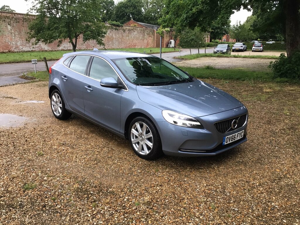 Volvo V40 2.0 T2 Inscription Hatchback Eur Blue