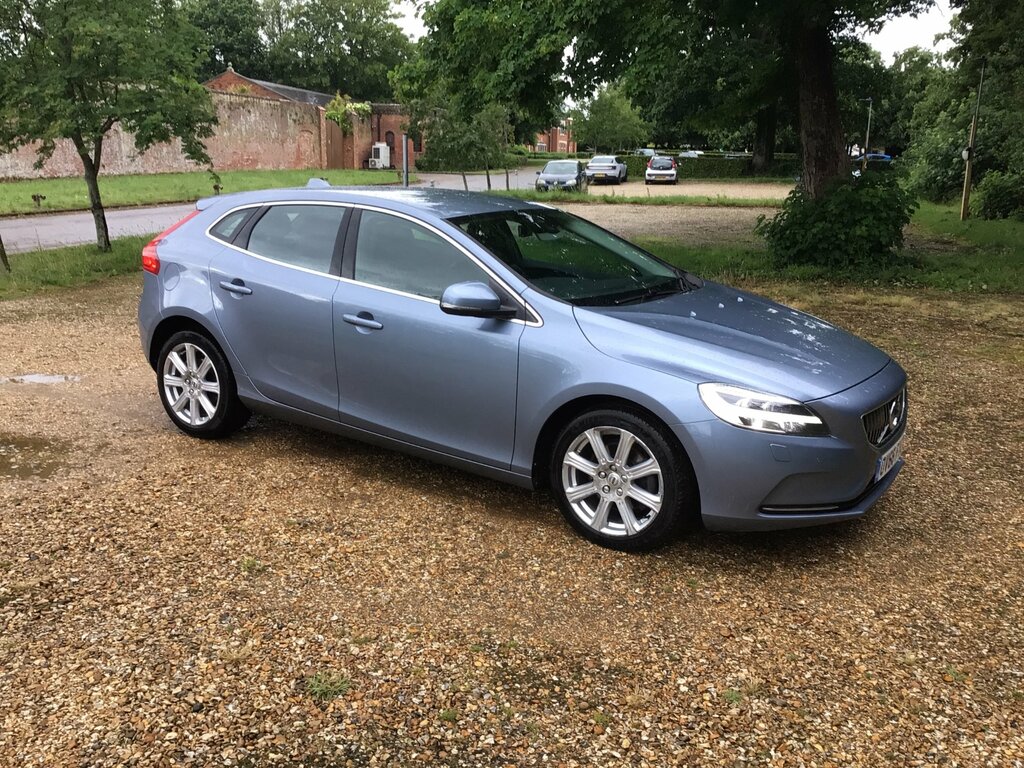 Volvo V40 2.0 T2 Inscription Hatchback Eur Blue #2