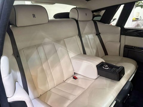 Rolls-Royce Phantom V12 Black #115