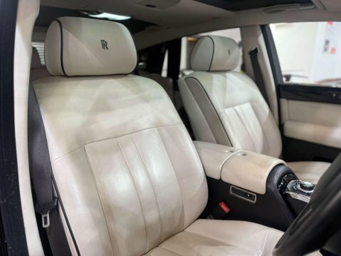 Rolls-Royce Phantom V12 Black #70