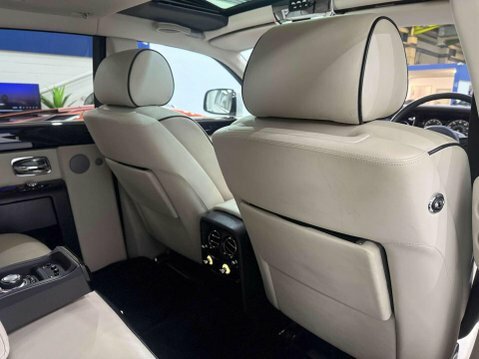 Rolls-Royce Phantom V12 Black #113