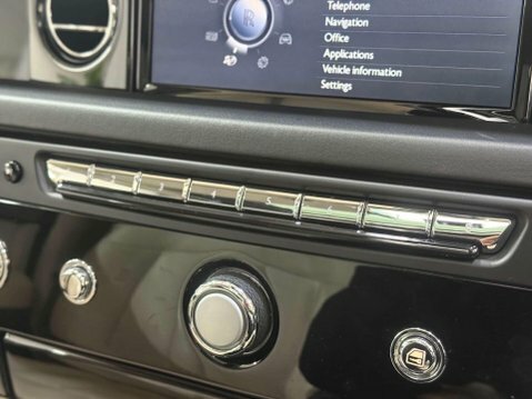 Rolls-Royce Phantom V12 Black #110