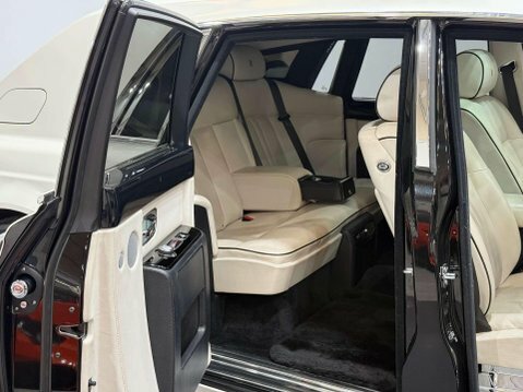 Rolls-Royce Phantom V12 Black #106