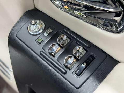 Rolls-Royce Phantom V12 Black #104
