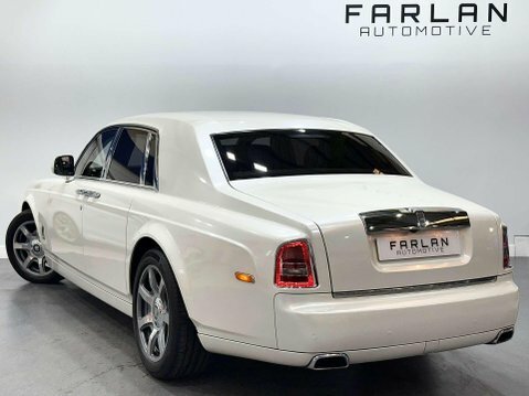 Rolls-Royce Phantom V12 Black #68