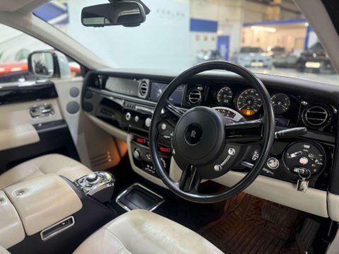 Rolls-Royce Phantom V12 Black #88