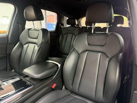 Audi Q7 3.0 Tdi V6 Red #6