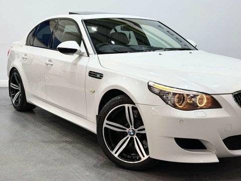 BMW M5 5.0 V10 Saloon White #6