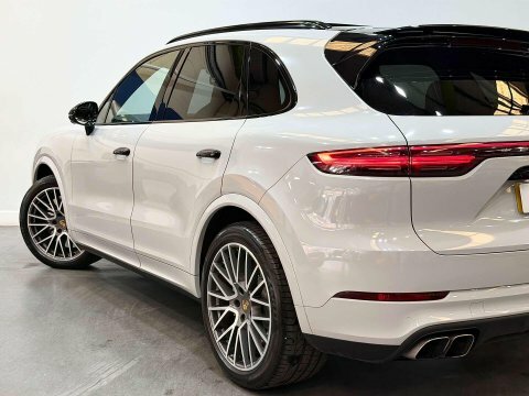 Porsche Cayenne 3.0 L V6 Platinum Edition E-hybrid A 4Wd #19