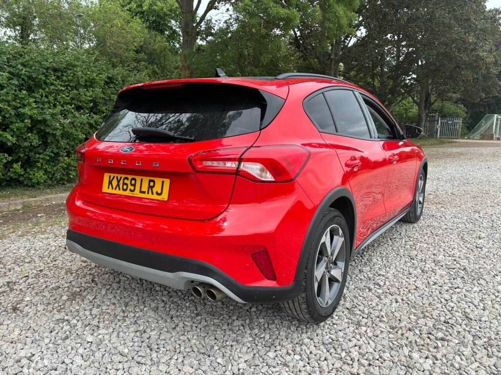 Ford Focus Hatchback KX69LRJ Red #6