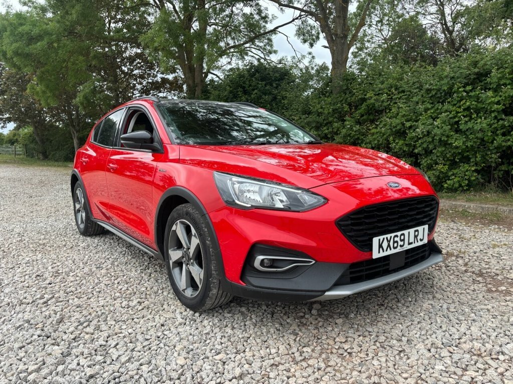 Ford Focus Hatchback KX69LRJ Red #5