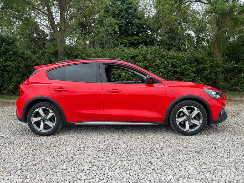 Ford Focus Hatchback KX69LRJ Red #2