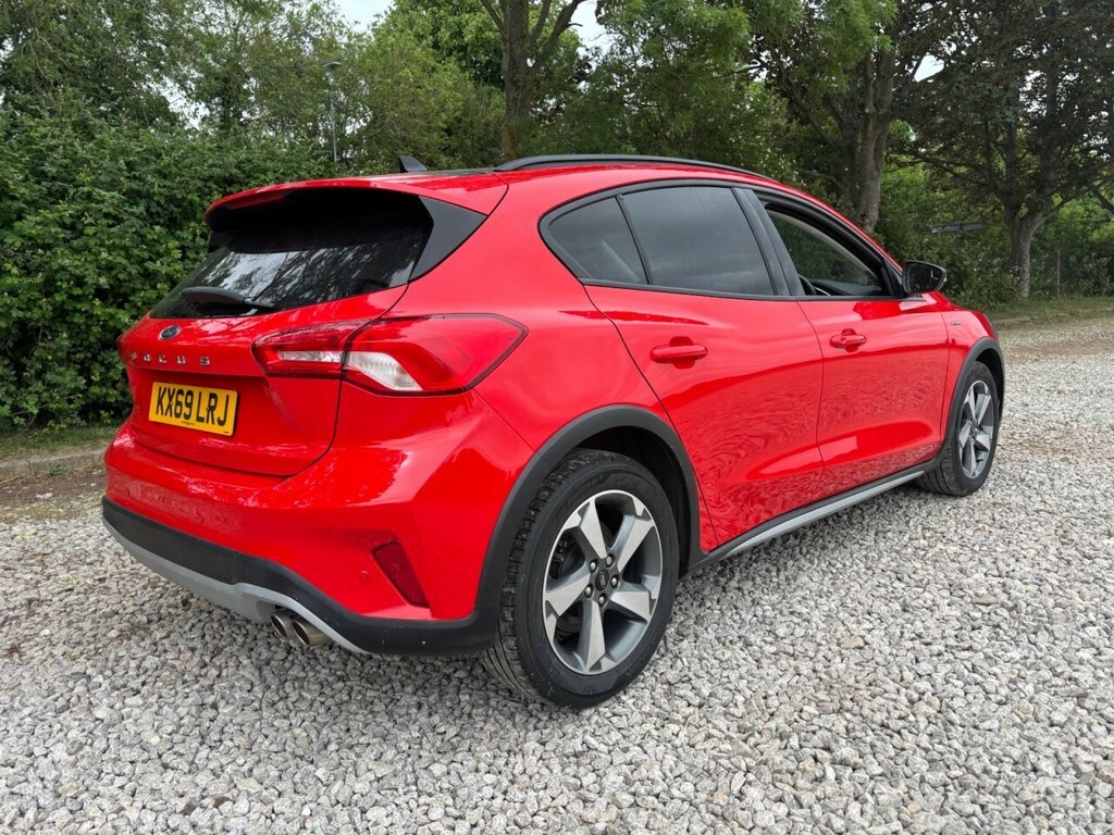 Ford Focus Hatchback KX69LRJ Red #4
