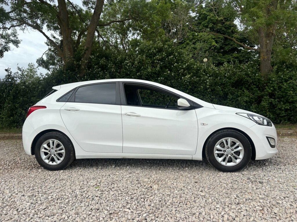 Hyundai I30 Hatchback CN14VYG White #2
