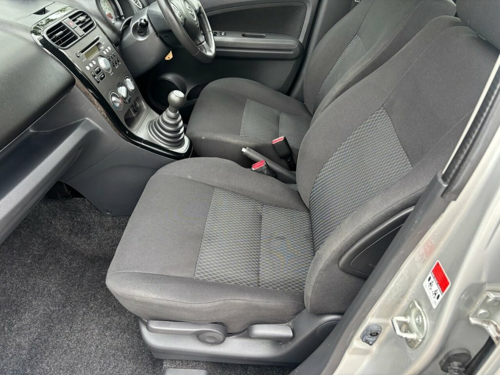 Suzuki Splash 2012 62 1.0 White #24