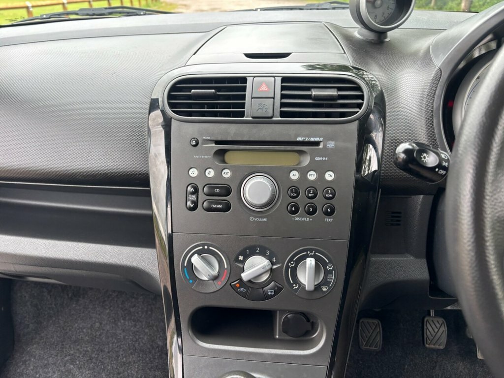Suzuki Splash 2012 62 1.0 White #13