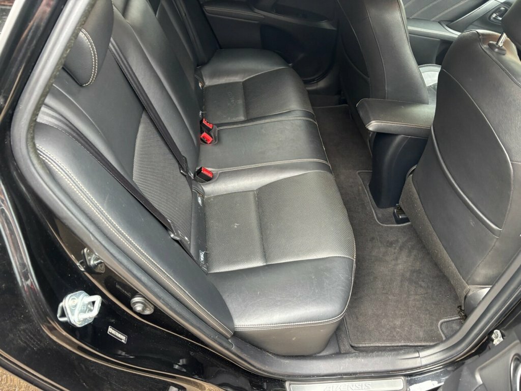 Toyota Avensis D-4d Active White #7