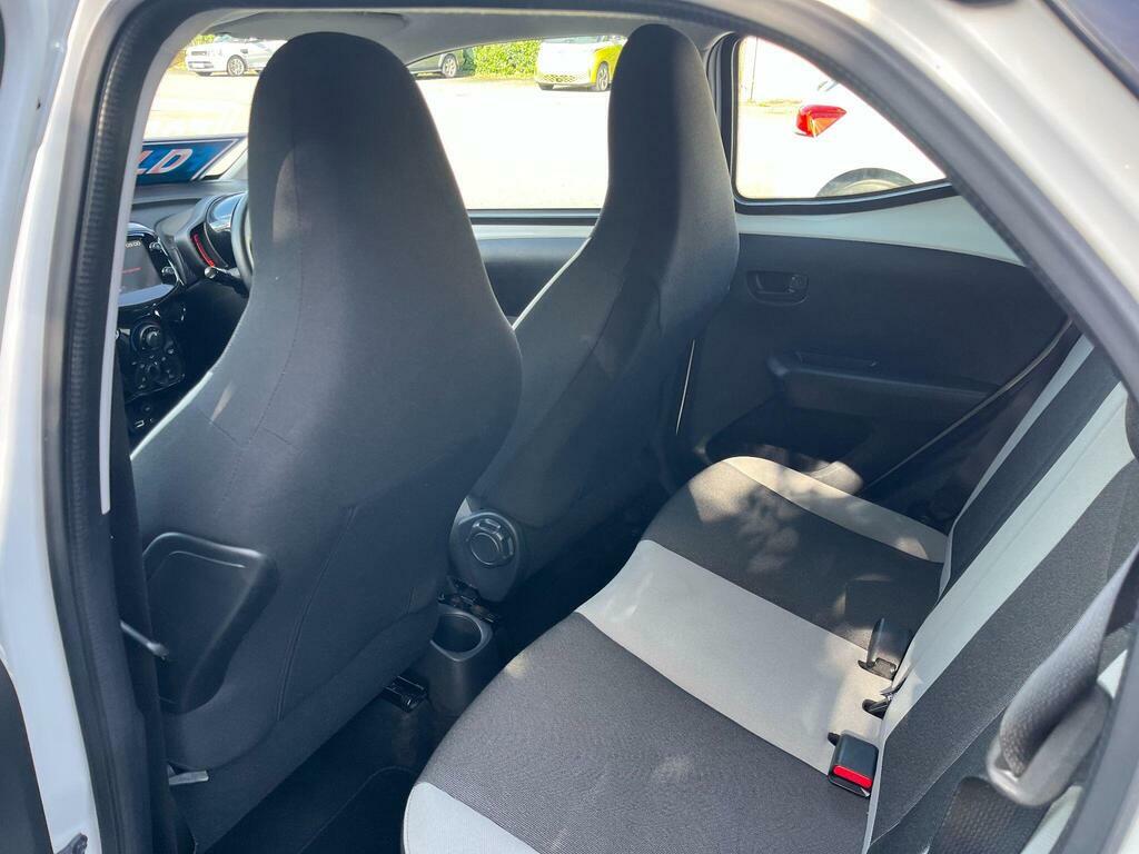 Toyota Aygo 1.0 Vvt-i X-play Euro 5 White #6