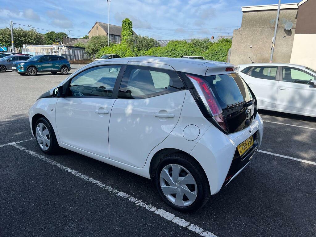 Toyota Aygo 1.0 Vvt-i X-play Euro 5 White #4